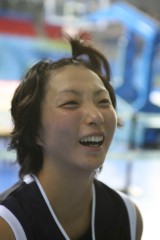 試合後のインタビューに答える網本 （PID: 000232）