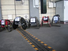 出番待ちのレーサー達 （PID: 002420）