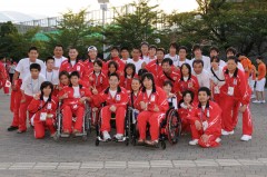 閉会式直前の日本水泳選手団で記念撮影 （PID: 002455）
