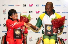 優勝した南アフリカのマリーパ選手と2位の上地選手