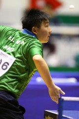 香港、クラス11（知的障害)Kwok Ho選手のサ―ブ