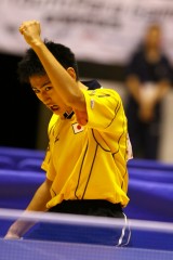 男子クラス11、（知的障害)銀メダル 寺澤光一選手、勝利のポーズ
