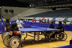 女子団体戦決勝、クラス3-5（車椅子）イラン(左)ヨルダン-優勝イラン