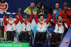 初戦イタリア戦に臨む日本チーム。着ているのは白地に赤のユニフォーム（写真:山口ミカ) （PID: 003575）