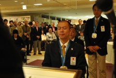 市民報告会で旭川市民栄誉賞をうける、アイススレッジホッケー日本代表選手の3人 （PID: 004089）