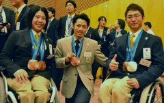 左から大日方邦子選手、高橋大輔選手、森井大樹選手