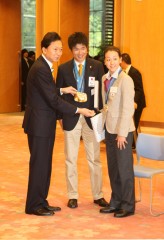 鳩山首相、新田佳浩選手、浅田真央選手 （写真・阿部謙一郎)
