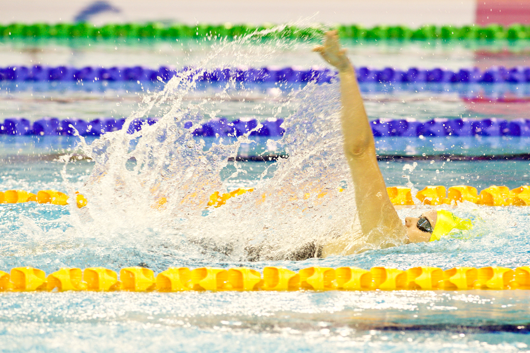 ７月１３日、女子１００メートル背泳ぎS９の予選と決勝で世界記録の更新をかさねたオーストラリアのエリー・コーレの泳ぎ　写真・佐々木延江