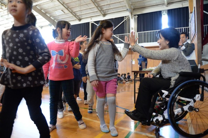 田口亜希、磯子小学校での講演。子供たちとのお別れ