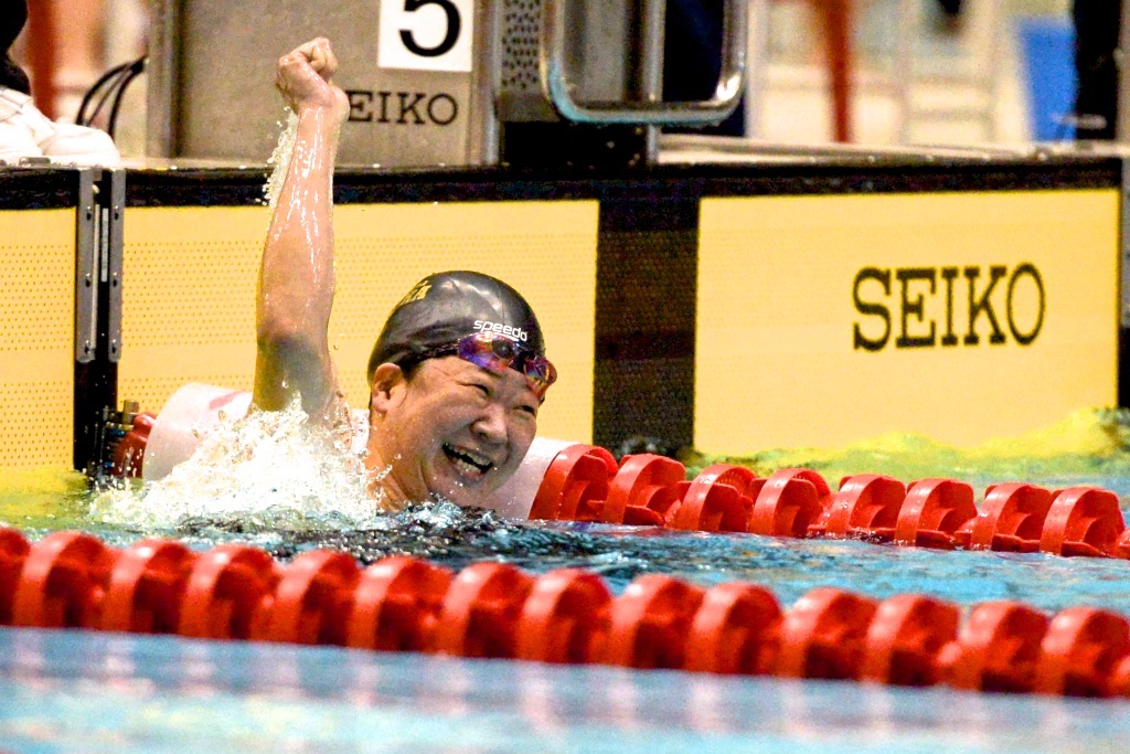 ５０M自由形を泳ぎ終えた、成田真由美（横浜サクラ）