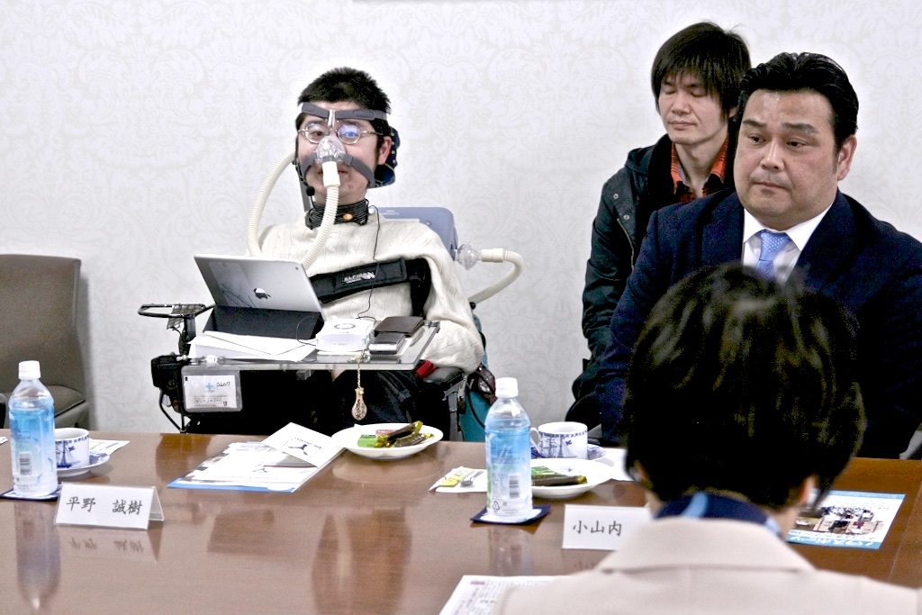 競技環境について話す、平野誠樹氏（左）。右は小山内明氏。