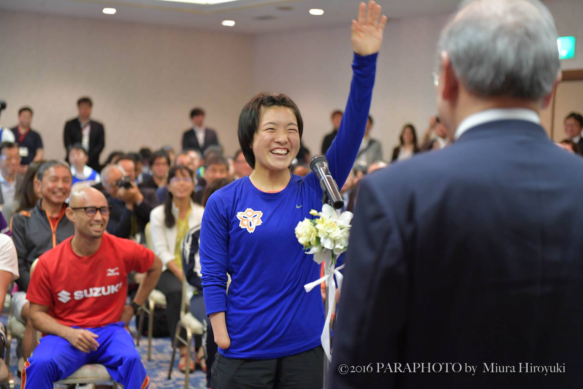 選手宣誓を行った三須穂乃香（日本体育大学）　写真・三浦宏之