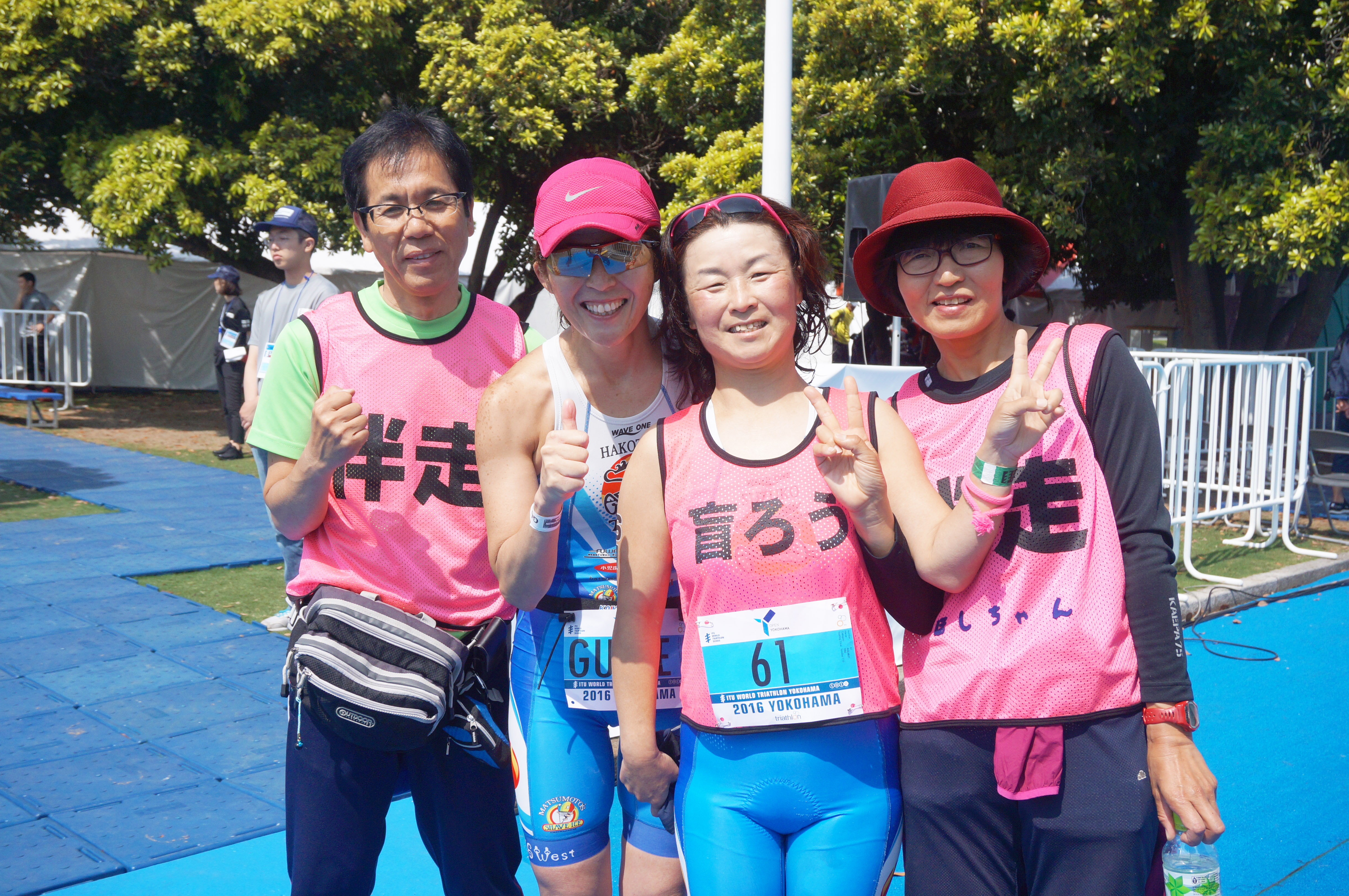 「チーム鈴」左から千原寿一、箱谷幸恵、中田鈴子、星野淳子（通訳）　写真・細川高頌／２０１６年５月１５日