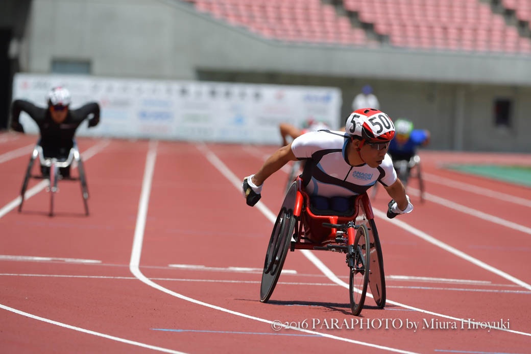 ５３歳の永尾嘉章は男子１００メートル・T５４で１４秒６５の自身の大会記録をマークした　写真・三浦宏之