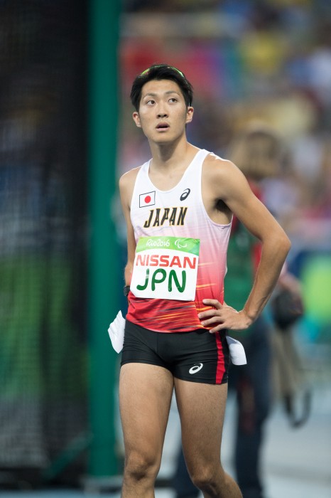 緊張した面持ちでレースに臨む一走の芦田　写真・三浦宏之