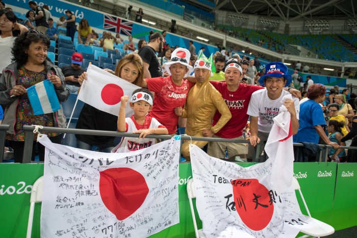 予選リーグ最終戦、日本からも応援団がかけつけた　写真・三浦宏之