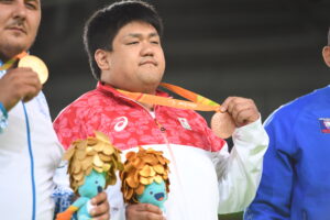 表彰式。日本の柔道１００kg超級・正木健人は銅３位決定戦で銅メダルを獲得