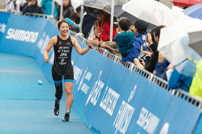 お台場でフィニッシュする谷真海（サントリー/東京）PTS4　写真・内田和稔