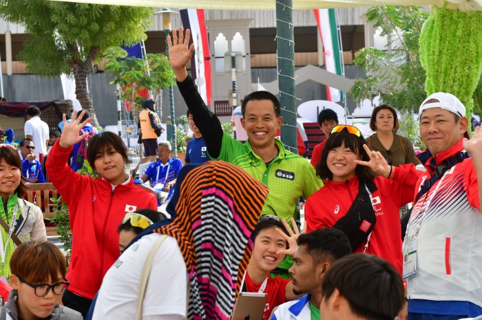 メダルセレモニーを待つ陸上日本選手とスタッフ　（写真・山下元気）