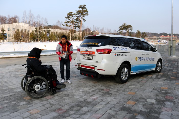 TMAタクシーは予約をすれば車椅子ユーザーと同行者が乗ることができる