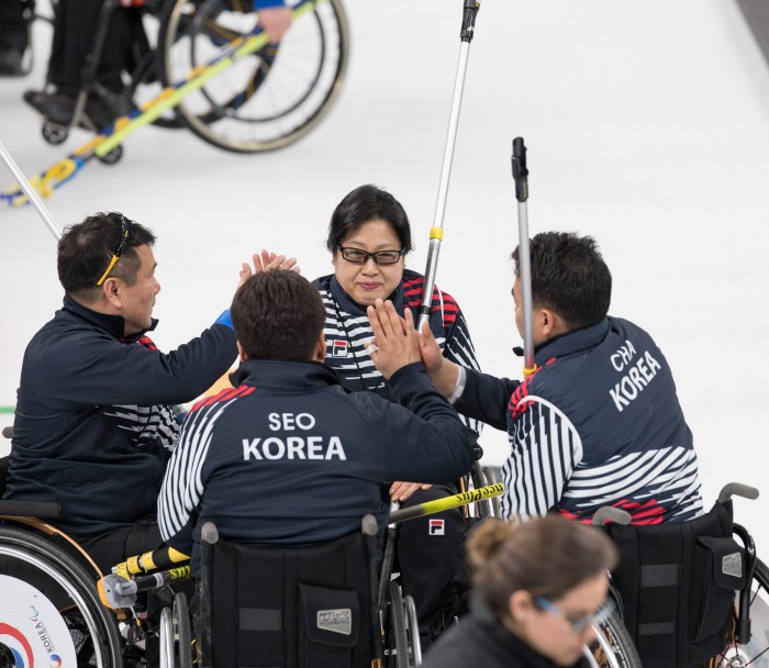 専用のカーリングレーンで練習を積んだ韓国代表チームの選手たち（写真・矢野信夫）