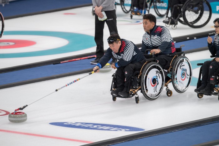 江陵ホッケーセンターで行われている試合。韓国は明日カナダと３位決定戦に臨む（写真・矢野信夫）