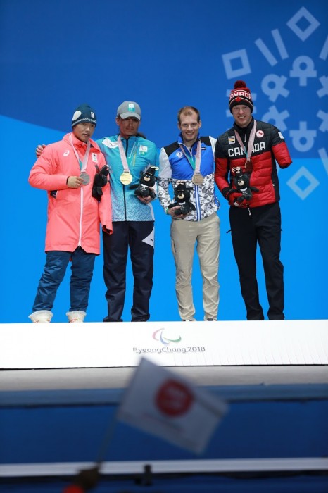 クロスカントリースキー・1.5km  メダルセレモニーで／新田佳浩（左）銀メダル　（写真・中村 "Manto" 真人）