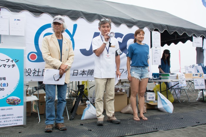 医師と看護師も待機　（写真・大石智久）