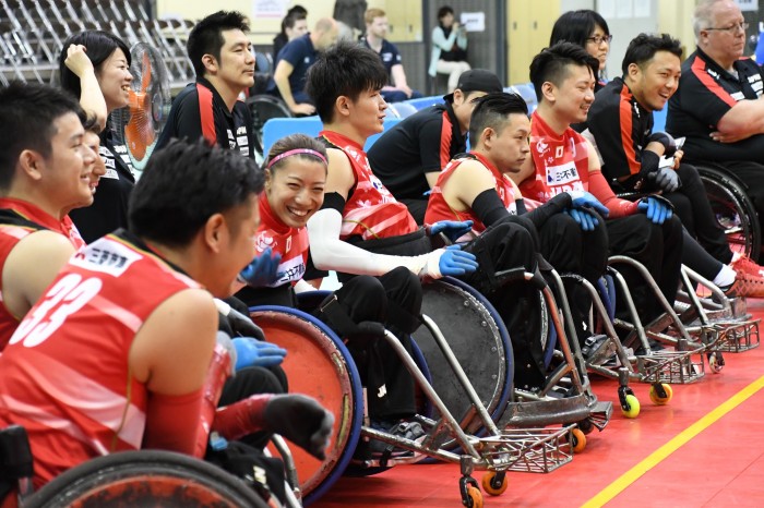 日本チームのベンチには、女子で初めて日本代表に選ばれた倉橋香衣の姿も　（写真・久下真以子）