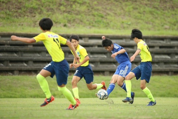 栃木ＳＣユースとのトレーニングマッチ　青のユニフォームが知的障がい者サッカー日本代表