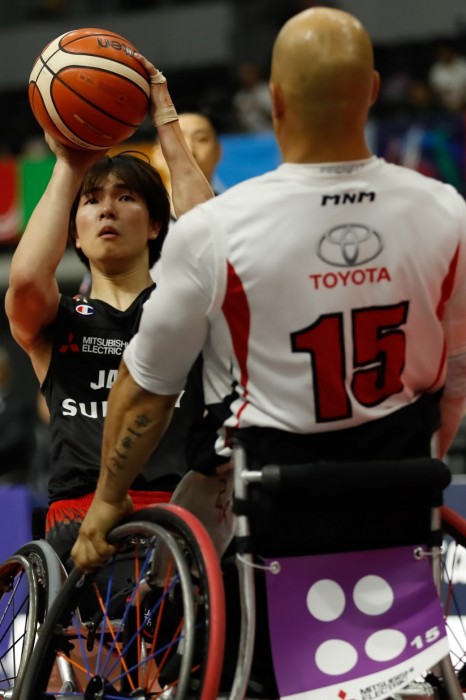 大会２日目、日本VSカナダ戦でシュートを打つ鳥海蓮志（5番／2.5点・パラ神奈川ＳＣ）　写真・水口之孝