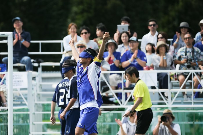 ２点目を決めて喜ぶ川村怜選手（Avanzareつくば）大会ＭＶＰ受賞