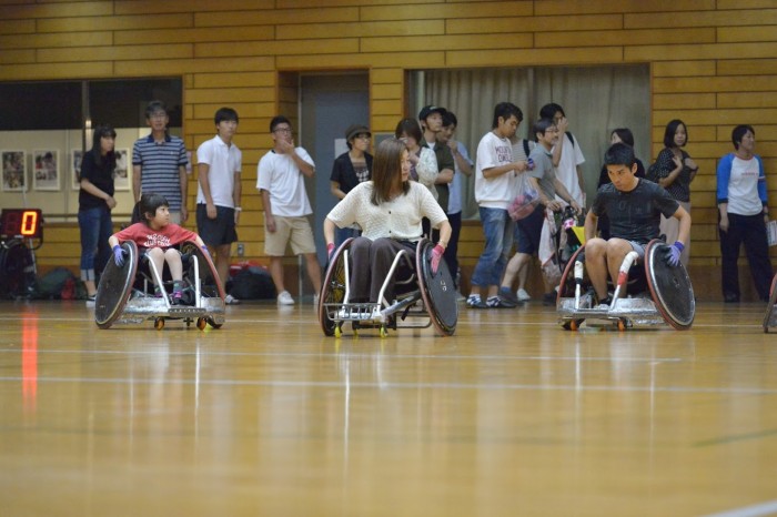 一般の観客向けの体験会の様子　写真・金子修平