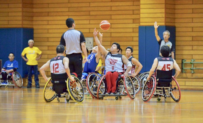 「High８選手権大会　関東ブロック予選会」川崎Wheelchair Sports Club対群馬マジックのティップオフ