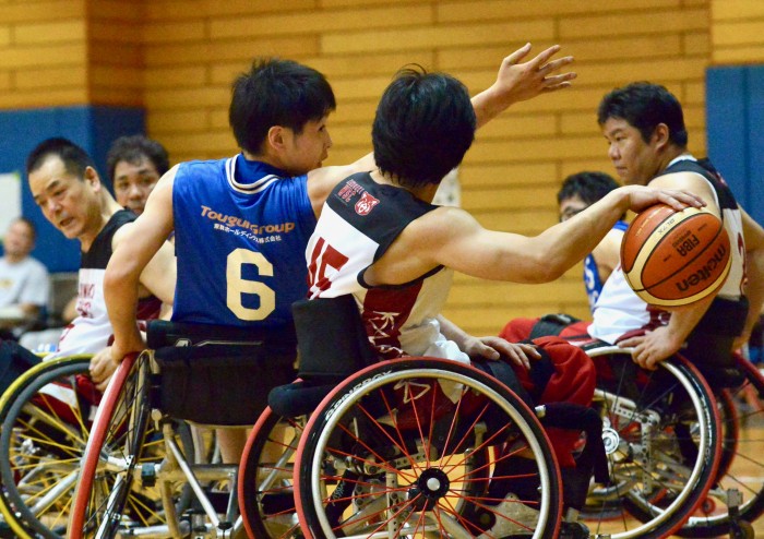 ロー・ポインター同士のボールの奪い合い