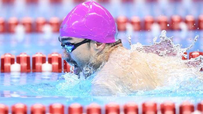 50m平泳ぎSB3を泳ぐ鈴木孝幸。１０年前の北京パラリンピックで打ち出した自身の世界記録に近いタイムで大会記録を更新した　写真・山下元気