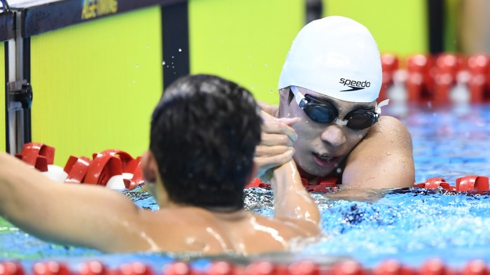 200m個人メドレーを泳いだ東海林大（手前）と中島啓智　写真・山下元気