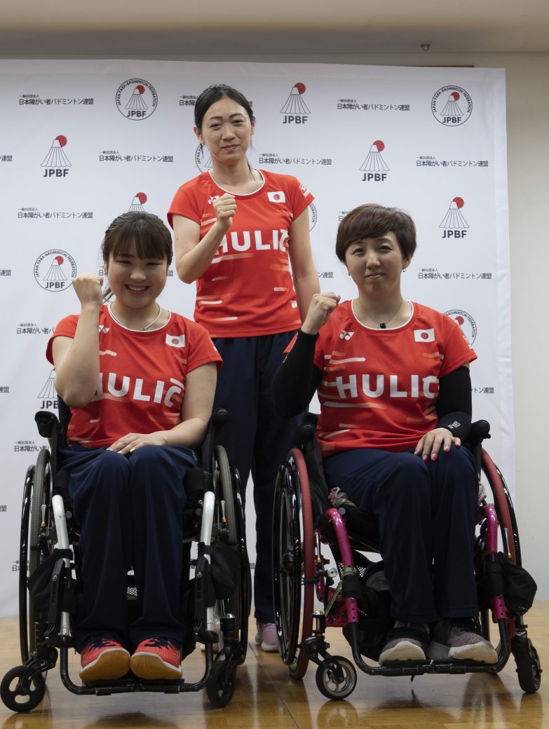 選手集合写真（左）里見紗李奈選手　（中央）鈴木亜弥子選手　（右）山崎悠麻選手