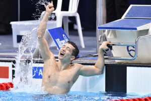 昨年９月、ロンドンで開催されたパラ水泳世界選手権で200m個人メドレーを泳ぎ終えた東海林大。世界記録を更新する2分8秒16で金メダルを獲得した　写真・安藤理智