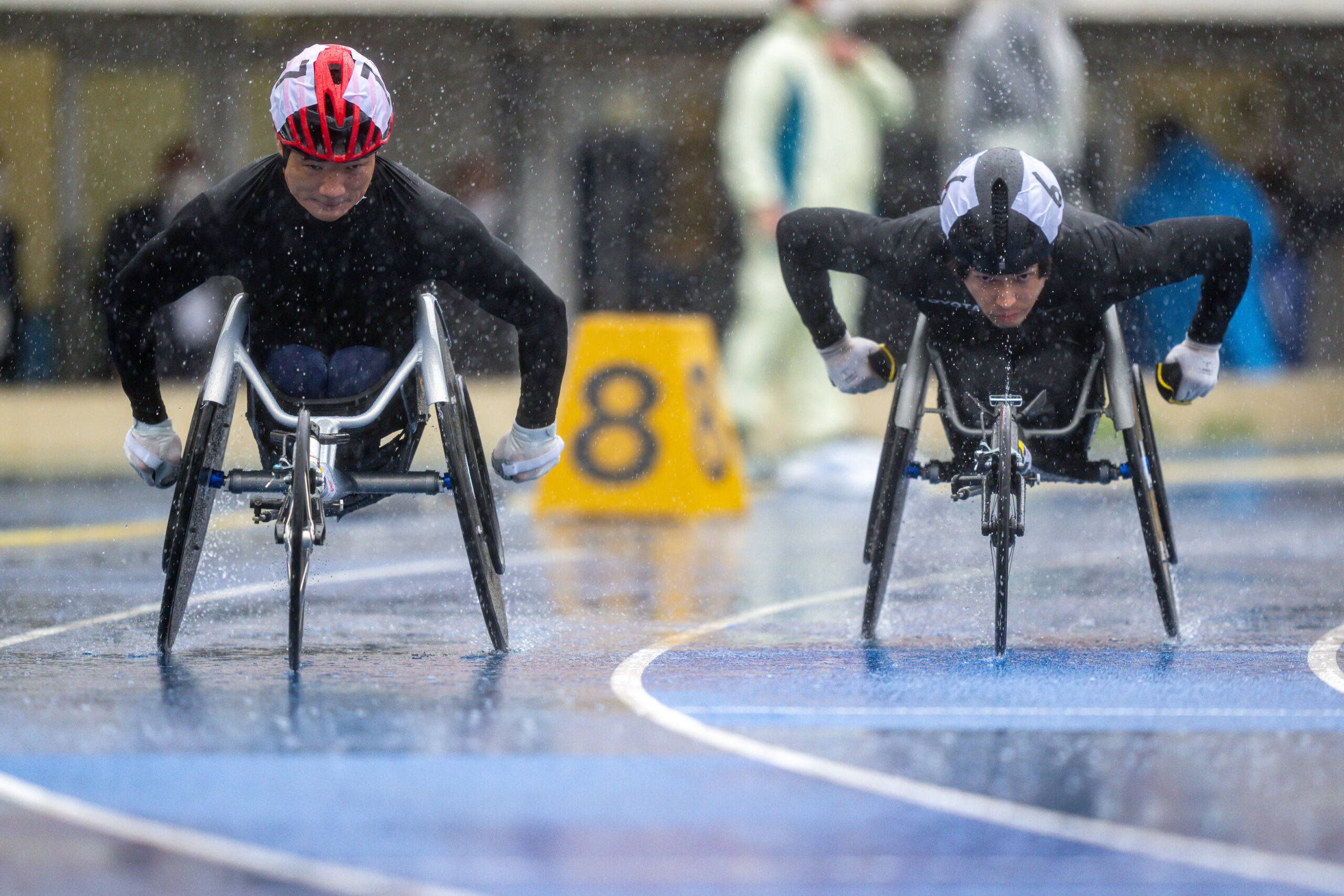 鈴木朋樹に競り勝つ樋口正幸、800m T54