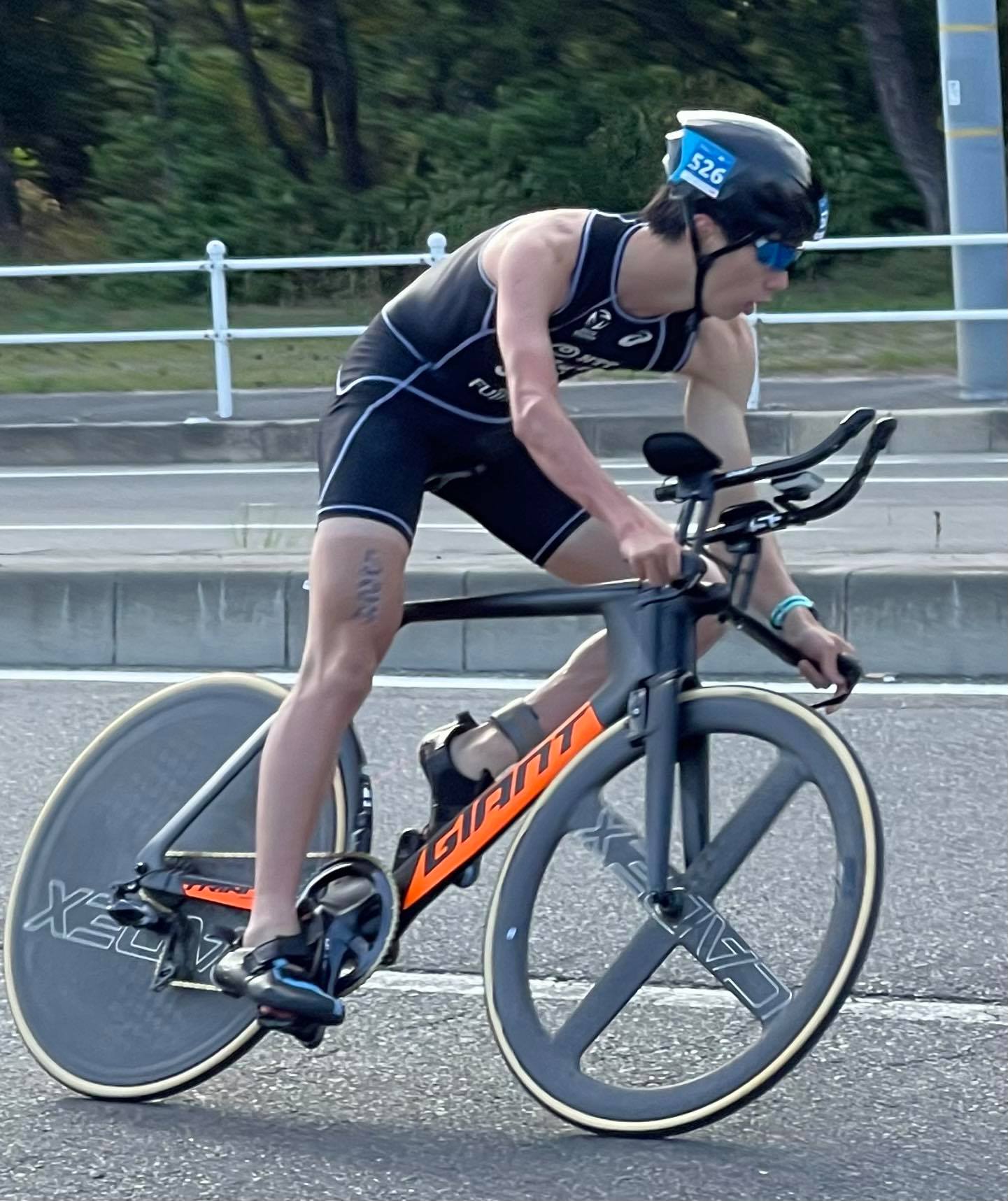 廿日市アジアトライアスロンパラ選手権でバイクパートを走る梶　選手提供写真