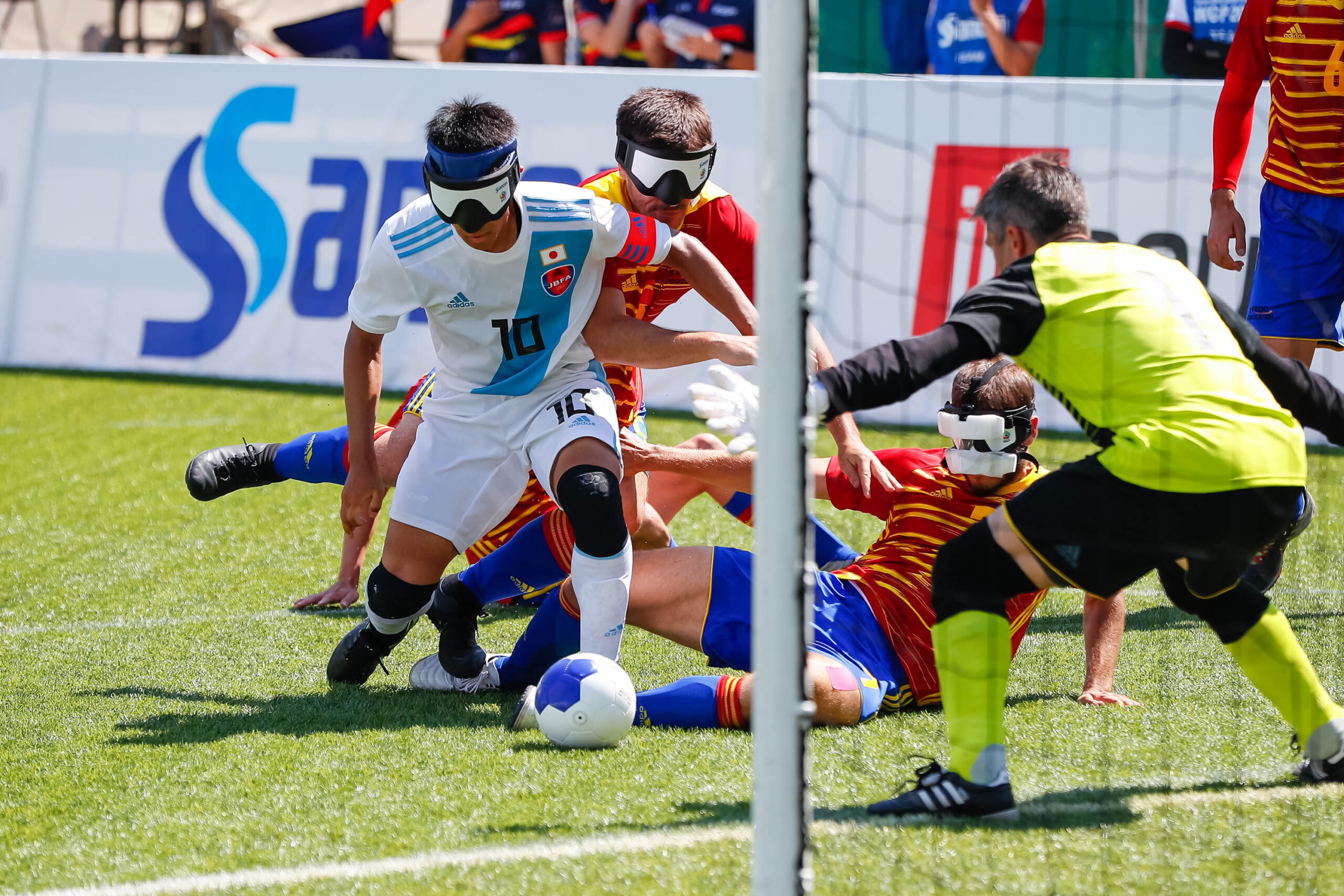 大会３日目　スペインゴール前に迫る川村怜