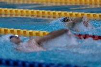 9月17日、男子100m背泳ぎS8で競い合う、窪田幸太（NTTファイナンス／奥）と荻原虎太郎（セントラルスポーツ／手前）　写真・秋冨哲