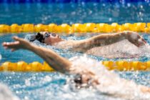 男子100m背泳ぎS8を泳ぐ窪田幸太（NTTファイナンス）　写真・秋冨哲生