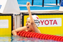 シンガポール・デーの観客席　秋冨哲生