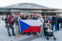 チェコのファンの皆さん。手話もチェコ語もできなかったけど、笑顔には国境はなかった！　写真・川村翼