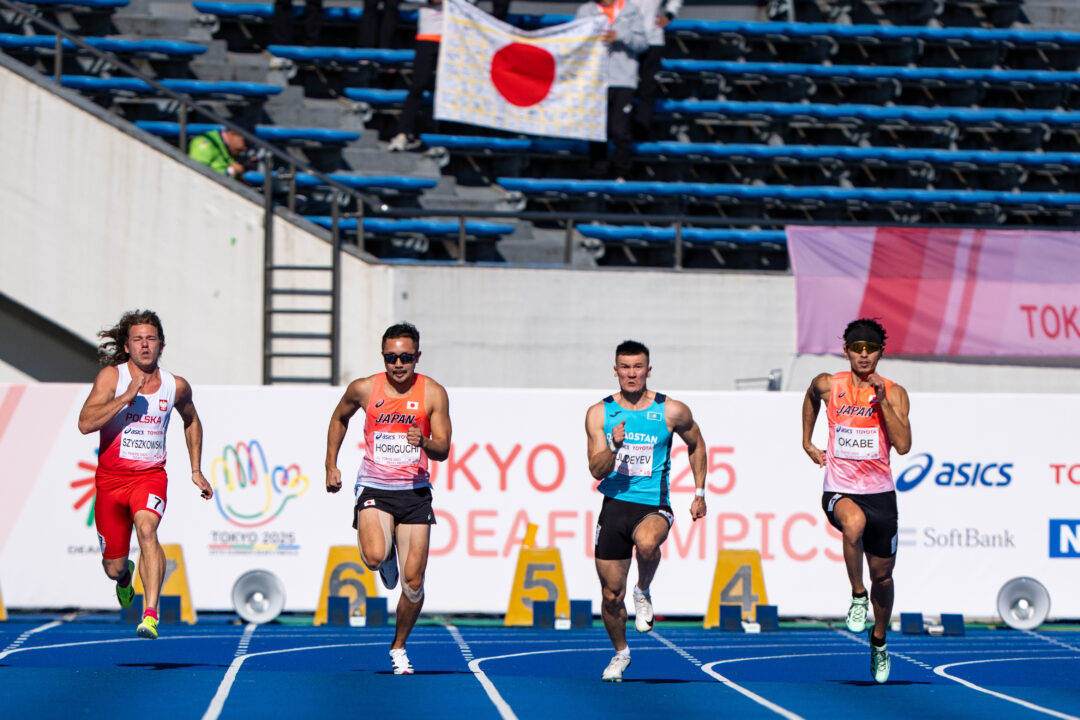 男子十種競技1日目（11月17日）、100ｍ。岡部と堀内は同じ組で競った。　写真・秋冨哲生