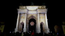 3月15日午後10時10分（現地時間）のArco della Paceで聖火の消える瞬間。　写真・中村 Manto 真人