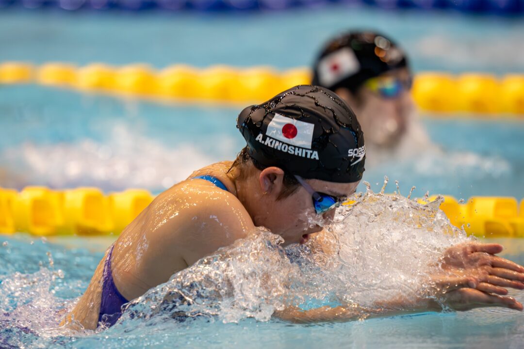 隣同士のレーンで力泳する木下あいら(手前・SB14)と芹澤美希香(奥・SB14)。木下が優勝、芹澤が3位に入り、同クラスの日本勢が強さを見せた。 写真・秋冨哲生