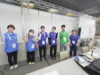 MMCでチェックインするメディアをサポートするスタッフ 写真・中村 Manto 真人